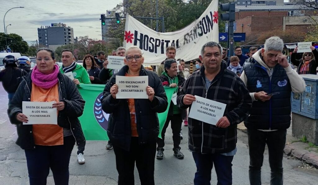 "Semaforeada" en reclamo por la restitución del boleto sanitario.