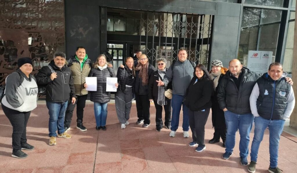 Representantes de UTS y otros gremios presentaron la solicitud formal para exigir la continuidad del boleto gratuito en el transporte urbano para el personal de salud. (Foto: X / @UTSCordoba)
