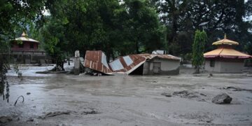 Devastadoras inundaciones en Nepal: al menos 95 muertos y cientos de desaparecidos