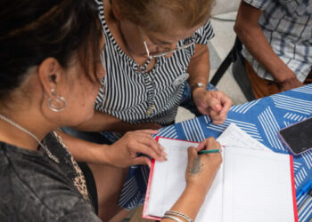 Terminar la primaria: cómo pueden los adultos retomar sus estudios en las escuelas municipales