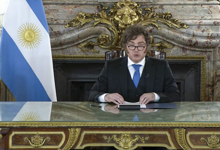 El Presidente habló en cadena nacional.