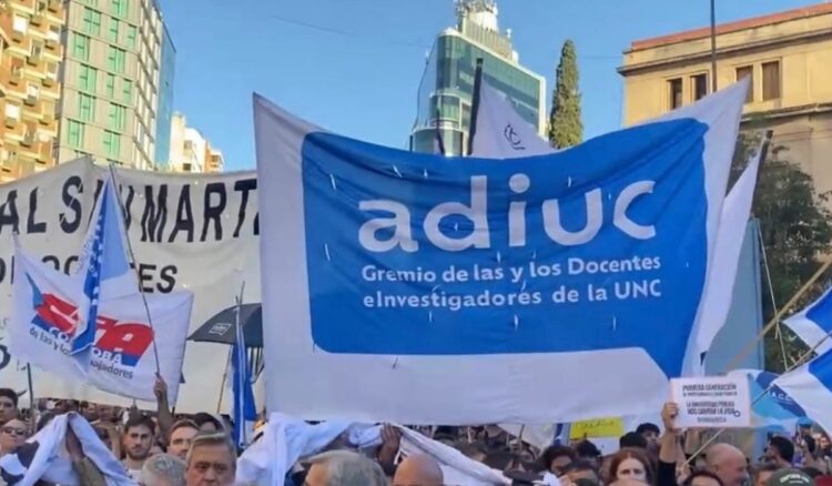 Universitarios van al paro este martes y preparan una nueva Marcha Federal Universitarios van al paro este martes y preparan una nueva Marcha Federal