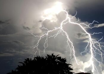 El frente frío llegará a Córdoba durante la noche del jueves y podría generar tormentas fuertes durante la madrugada del viernes.