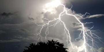 El frente frío llegará a Córdoba durante la noche del jueves y podría generar tormentas fuertes durante la madrugada del viernes.