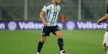Argentina domina ampliamente y ya le gana por 2 a 0 a Bolivia en el Kempes Argentina domina ampliamente y ya le gana por 2 a 0 a Bolivia en el Kempes