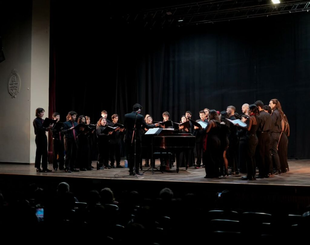 Artistas se reúnen para ayudar al Coro Municipal de Jóvenes