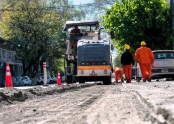 Avenida Vélez Sarsfield será rehabilitada con asfalto.