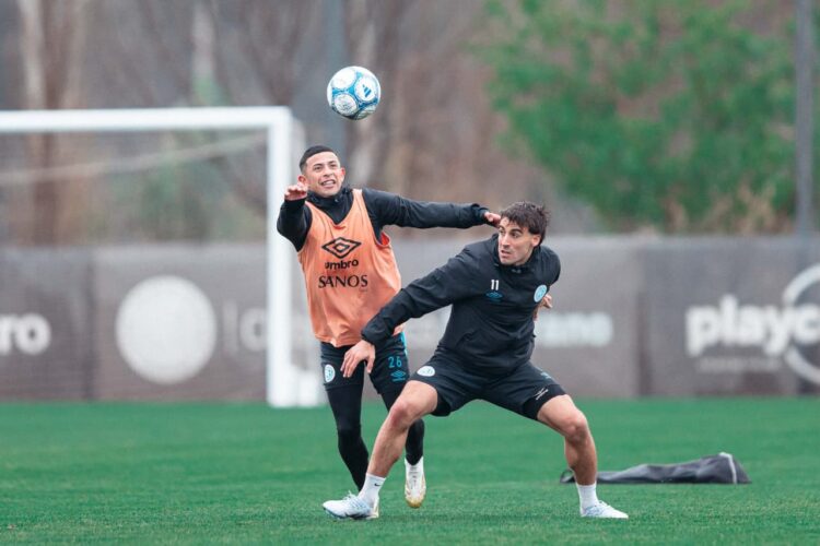 Alcides Benítez y Francisco González Metilli entrenan en el predio.