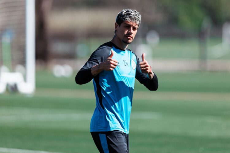 Belgrano volvió a entrenarse: apunta al clásico y sigue a Thiago Cardozo Pulgar arriba para el Celeste, que cortó una racha de cuatro partidos sin ganar en el torneo.