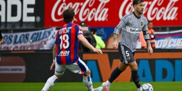 Boca le ganó 2-0 a San Lorenzo, que jugó con uno menos por una hora Boca le ganó 2-0 a San Lorenzo, que jugó con uno menos por una hora