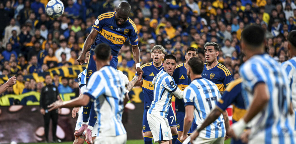 Boca revivió de la mano de Enner Valencia y eliminó a Racing 3-2 en Rosario