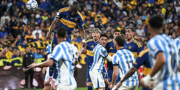 Boca revivió de la mano de Valencia y eliminó a Racing 3-2 en Rosario