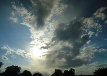 Domingo con cielo cubierto y una máxima de 30 grados
