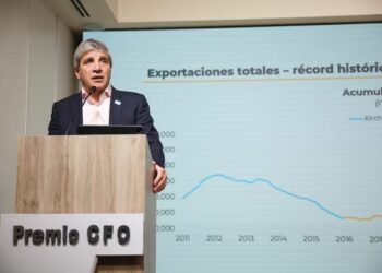 Caputo habló del dólar en 2027 y descartó una nueva crisis cambiaria