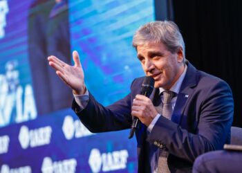 Caputo busca nuevos préstamos con bancos internacionales
