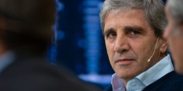 Caputo defendió el rumbo fiscal y pidió evitar “ansiedades políticas” Caputo