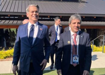 Caputo se reunió con Bessent tras el respaldo de EE.UU. al programa económico