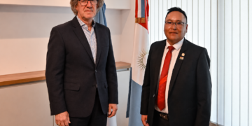 La Defensoría del Pueblo recibió la visita del Cónsul de Bolivia Carlos Galoppo con el Cónsul de Bolivia en Córdoba Santos Aurelio Rodríguez Laura.