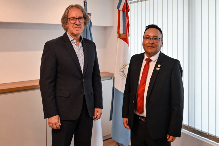 La Defensoría del Pueblo recibió la visita del Cónsul de Bolivia Carlos Galoppo con el Cónsul de Bolivia en Córdoba Santos Aurelio Rodríguez Laura.