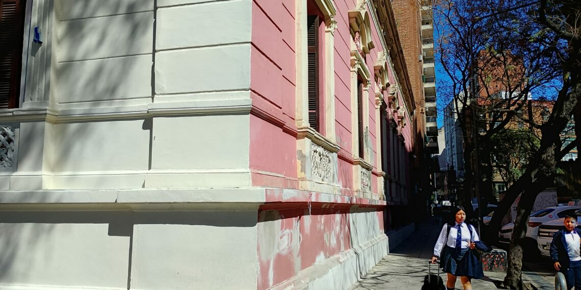 La Casa Radical abandona el color rosa después de casi cuatro décadas