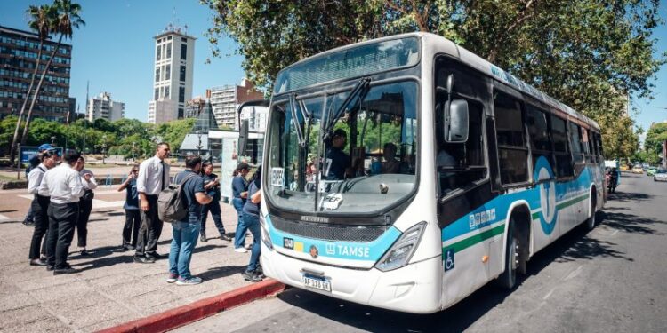 Operativo de traslado para el partido Argentina-Bolivia en el Estadio Kempes