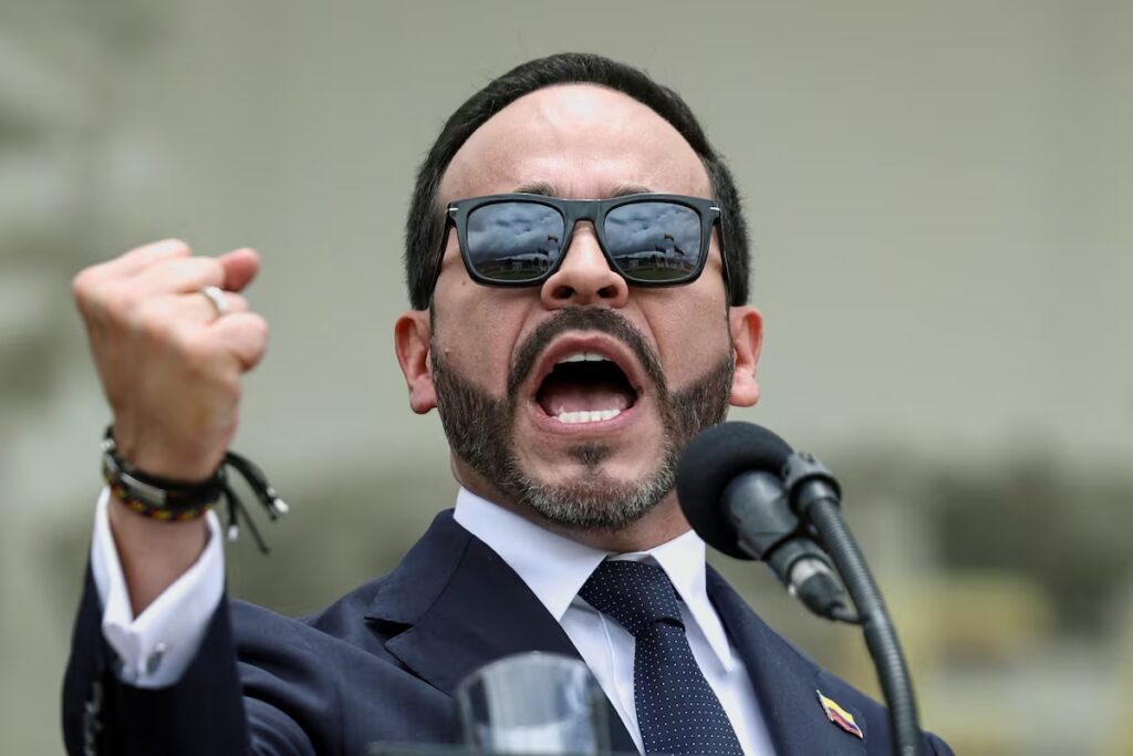 Colombia levanta la suspensión general del porte de armas tras casi 11 años