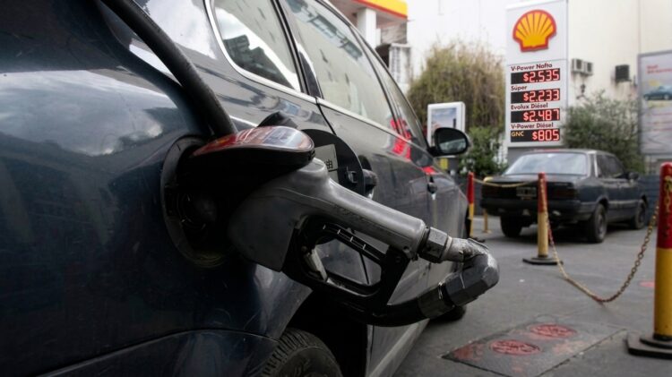 La nafta Súper de Shell alcanzó los $2.233 el litro, marcando una brecha de precios frente a las estaciones de YPF, que por ahora mantienen sus valores.