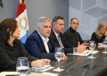 Con Llaryora presente, se reunió la Mesa de Economía Naranja.