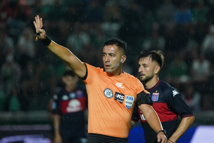 Luis Lobo Medina dirigirá el encuentro entre Belgrano y Huracán.