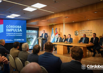 Llaryora anunció 6 cuotas sin interés para impulsar el consumo y créditos para fortalecer el comercio