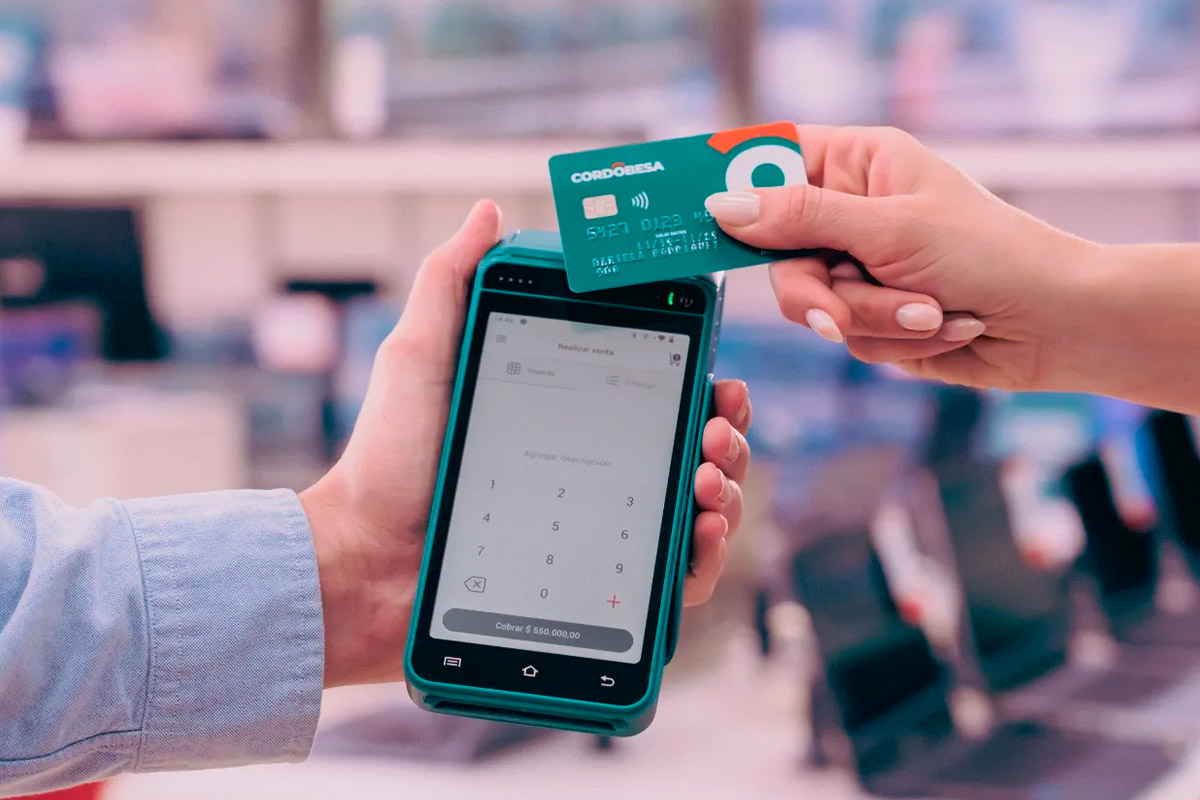 Llaryora anunció 6 cuotas sin interés para impulsar el consumo y créditos para fortalecer el comercio Llaryora anunció 6 cuotas sin interés para impulsar el consumo y créditos para fortalecer el comercio