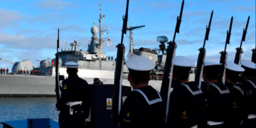 Denuncian una estafa de $1.600 millones en la Armada Argentina Denuncian una estafa de $1.600 millones en la Armada Argentina