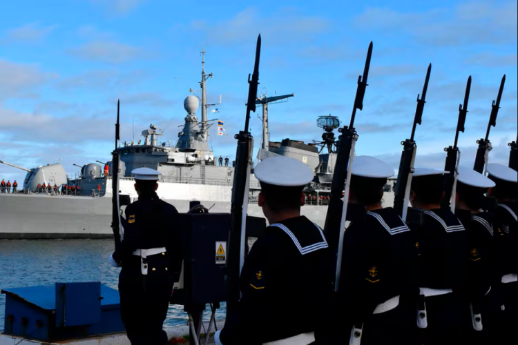 Denuncian una estafa de $1.600 millones en la Armada Argentina Escándalo en la Armada: investigan millonario desfalco.