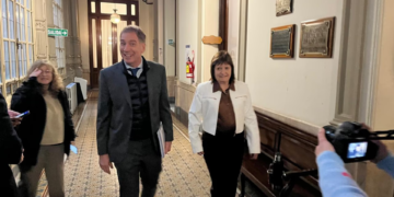 Santilli le bajó el tono a los cortocircuitos con Bullrich: “Estuvo divertido el video de Patricia” Diego Santilli y Patricia Bullrich, en el Senado.