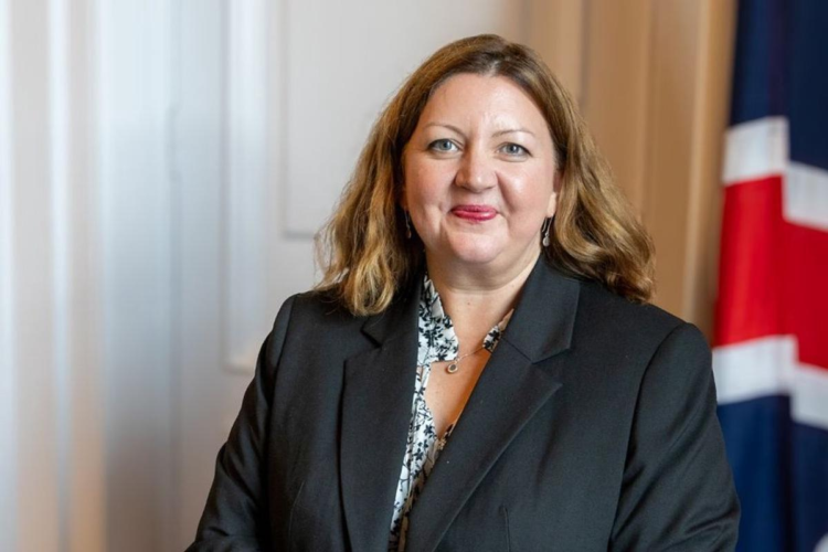 El Gobierno británico intenta bajar la tensión con Argentina por Malvinas La secretaria de Estado para el Desarrollo Internacional, Kirsty McNeill,