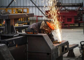 El empleo privado perdió 46.000 puestos en el primer semestre
