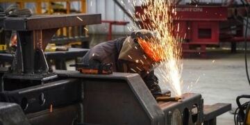 El empleo privado perdió 46.000 puestos en el primer semestre