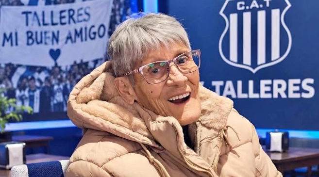 Talleres despidió a Elvira, la reconocida hincha que alentó al Matador con su mochila de oxígeno Talleres despidió a Elvira, la reconocida hincha que alentó al Matador con su mochila de oxígeno