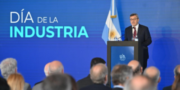 Fuertes cruces de la UIA con el Gobierno en el Día de la Industria