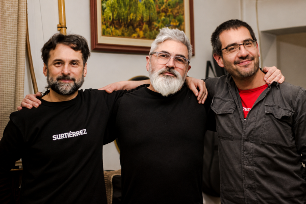 Esta primavera trae un nuevo trío musical Tres reconocidos músicos de la escena cordobesa confluyen en una nueva formación que será reconocida como Gutiérrez – Aiziczon – Tolosa. Foto: Prensa.