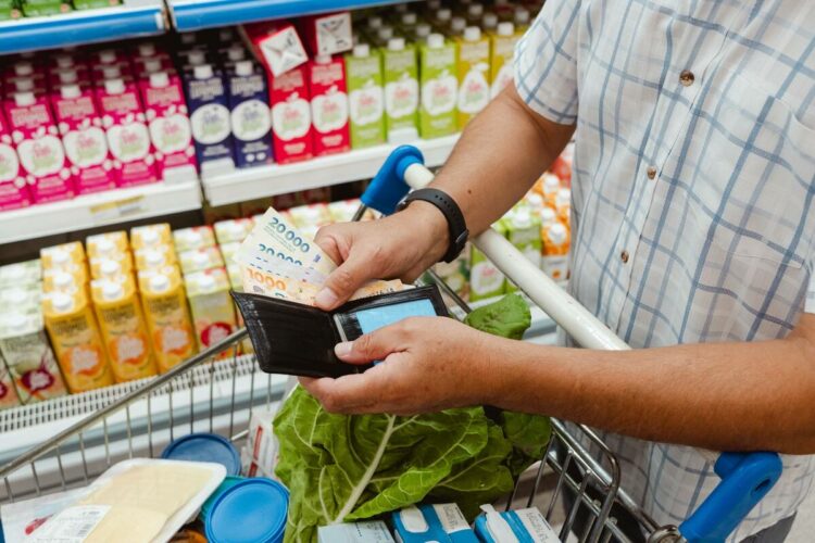 Las consultoras privadas prevén una inflación cercana al 2% en septiembre, impulsada principalmente por el aumento de alimentos y bebidas.