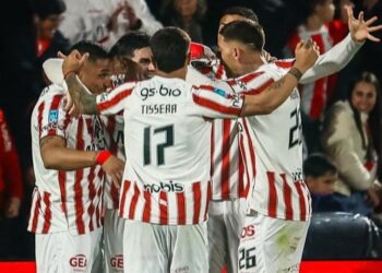 Instituto derrotó 2-1 a Estudiantes de Río Cuarto y es líder en solitario de su grupo Instituto derrotó 2-1 a Estudiantes de Río Cuarto y es líder en solitario de su grupo