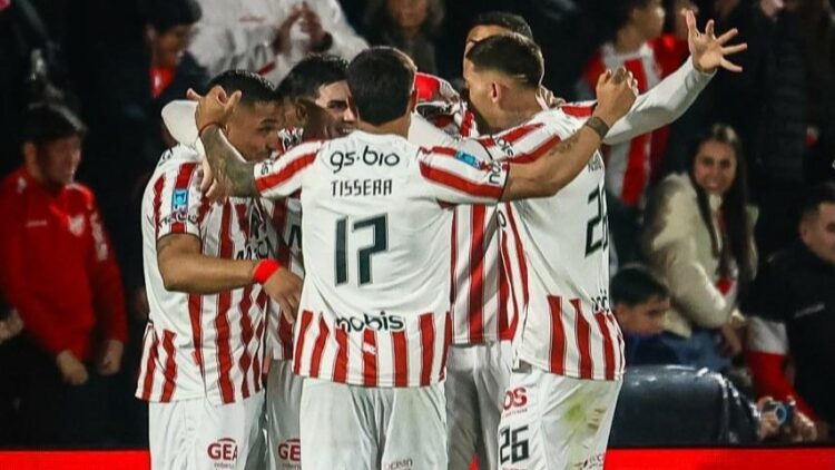 Instituto derrotó 2-1 a Estudiantes de Río Cuarto y es líder en solitario de su grupo Instituto derrotó 2-1 a Estudiantes de Río Cuarto y es líder en solitario de su grupo