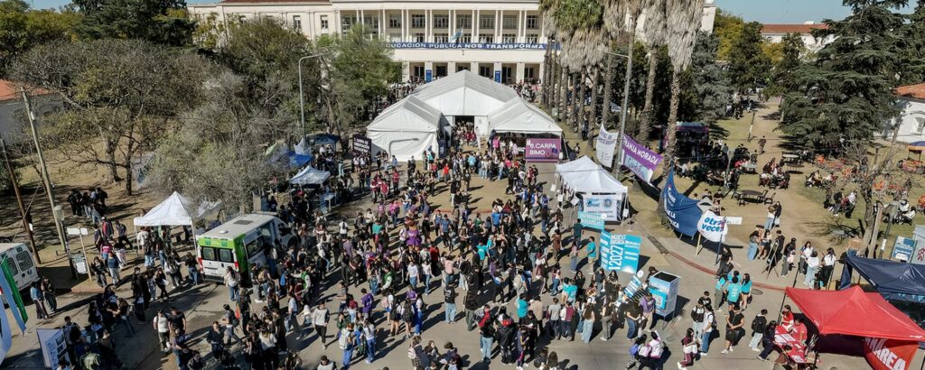 Jóvenes llegados desde distintos puntos de la provincia pudieron conocer de cerca las carreras, las profesiones y las múltiples oportunidades de formación que ofrece esta casa de estudios.