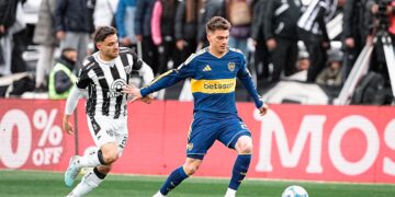 Kevin Zenón, autor del tercer gol del partido, controla la pelota.