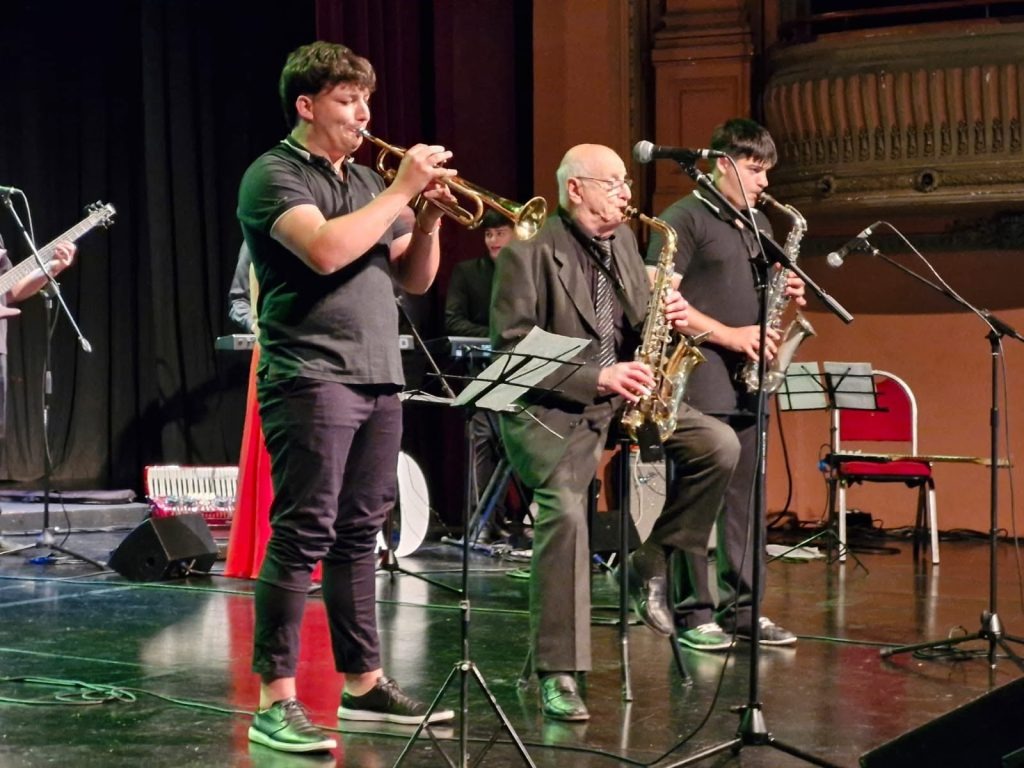 Kuky Arias celebra 70 años sobre los escenarios