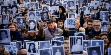 La Justicia procesó a ocho iraníes y libaneses por el ataque a la Amia La Justicia procesó a ocho iraníes y libaneses por el ataque a la Amia