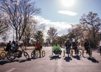 La ciudad sumó la primera experiencia de ciclismo urbano adaptado en el Parque Sarmiento ciclismo