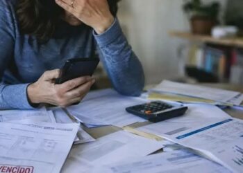La mora familiar rozó el 13% y crece el uso del crédito para llegar a fin de mes