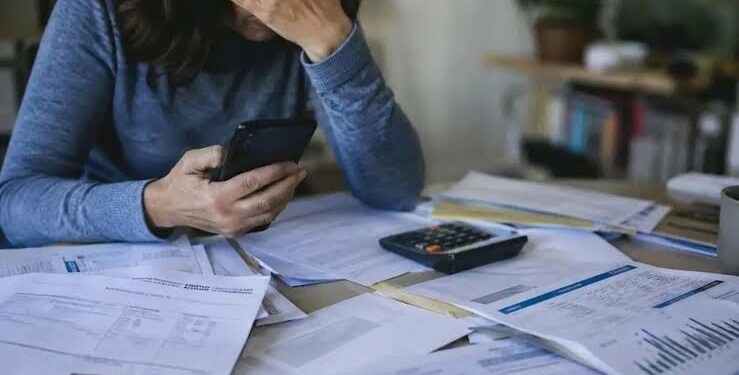 El endeudamiento familiar aumenta en un contexto de ingresos insuficientes y dificultades para afrontar las cuotas.